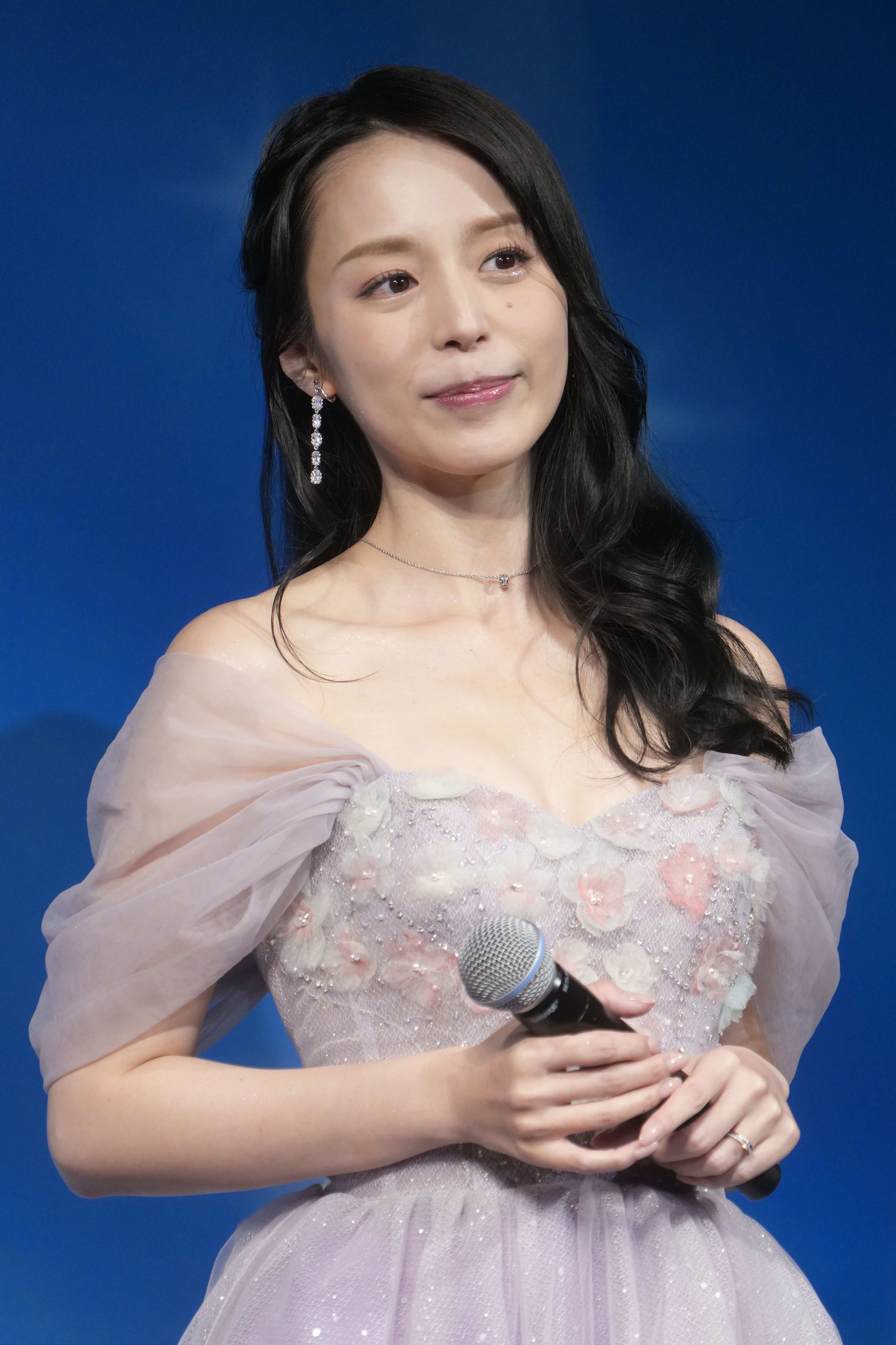 《離婚発表》「警察が出動する事態に」「“交際0日婚”から8ヶ月で別居」トップ声優・平野綾(37)と大河俳優・谷口賢志(47)の“ドロ沼離婚劇”〈DV疑惑も…〉