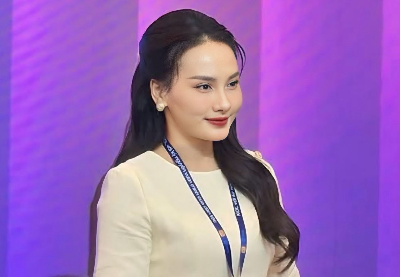 Quốc Trường làm bác sĩ điển trai, Bảo Thanh xinh đẹp đi họp