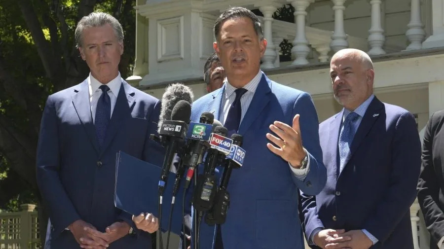 Watch live: Texas Dems give remarks from California amid redistricting battle