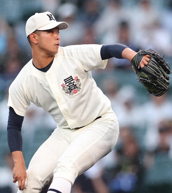 豊橋中央戦で128球で完投した日大三の近藤優樹＝阪神甲子園球場で2025年8月11日、前田梨里子撮影