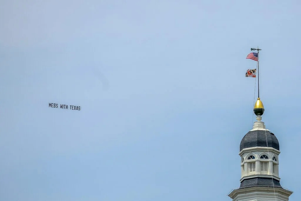 ‘Mess With Texas’: Plane banner brings Texas redistricting fight to Annapolis