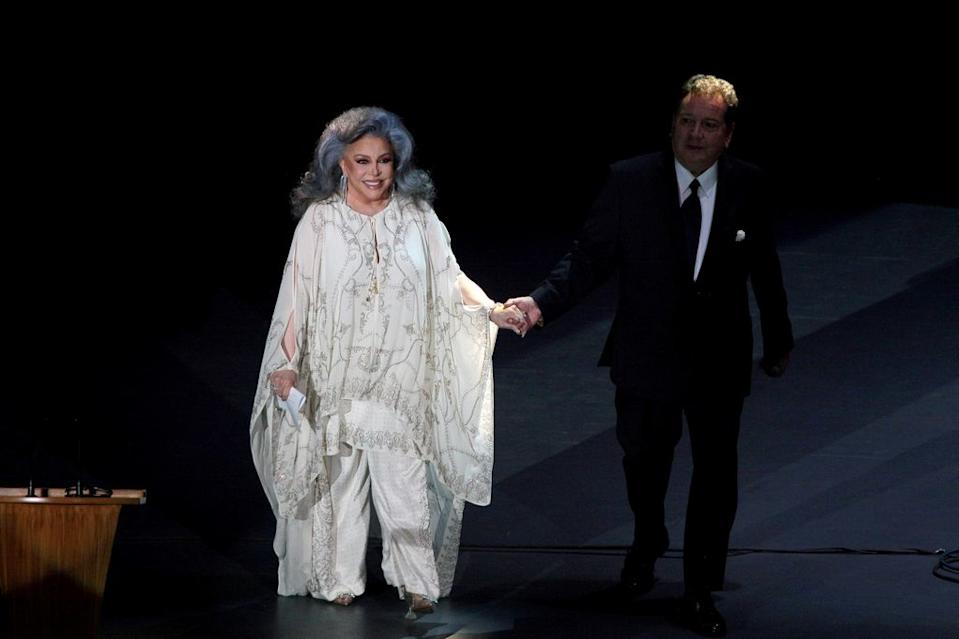 Así es la vida actual de Verónica Castro, de estrella de 'Los ricos también lloran' a feliz abuela