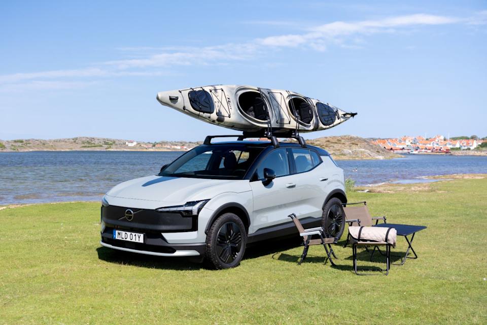 2026 volvo ex30 cross country