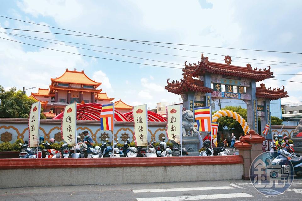通法寺(圖)內藏一間女性專用套房,不但抽屜內有女性內衣褲,還發現印有林岱樺字樣的物品。
