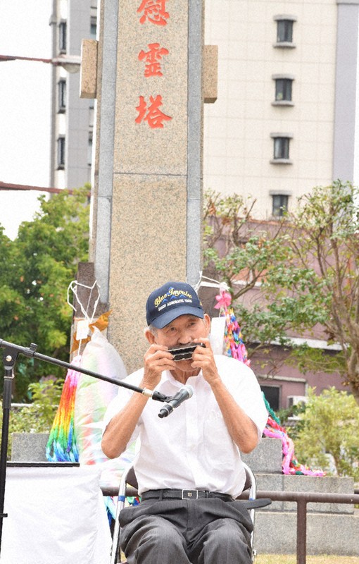 「長崎の鐘」をハーモニカ演奏　人間機雷の元隊員死去、思いは後世に