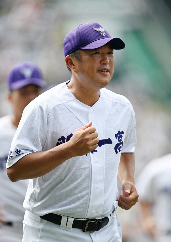【中越－関東一】関東一の米沢貴光監督＝阪神甲子園球場で2025年8月13日、西夏生撮影