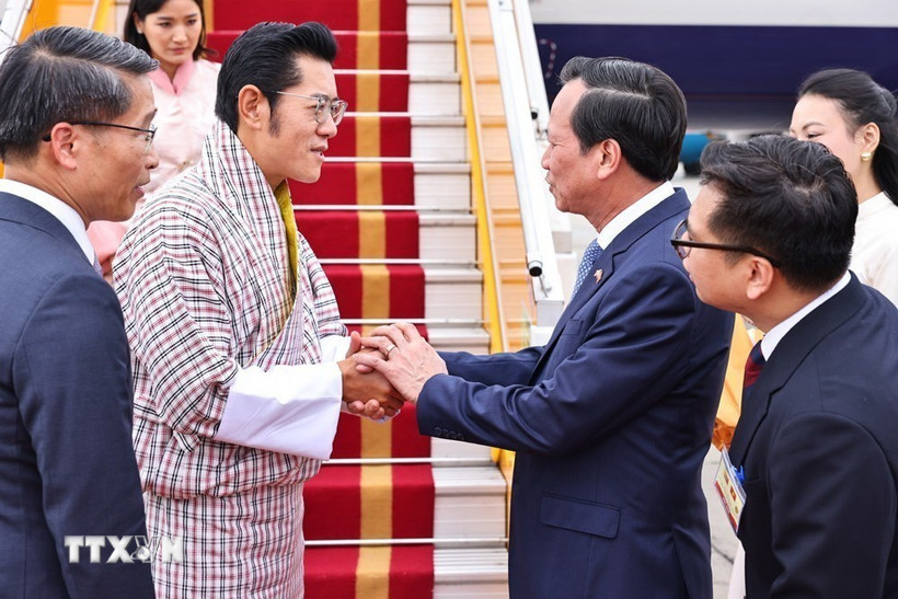 Quốc vương Bhutan và Hoàng hậu đến Hà Nội