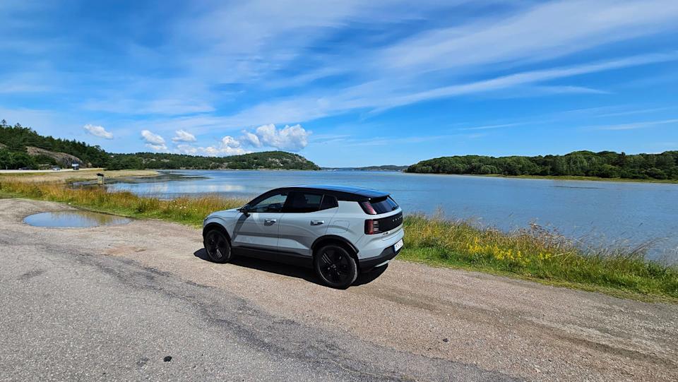 2026 volvo ex30 cross country