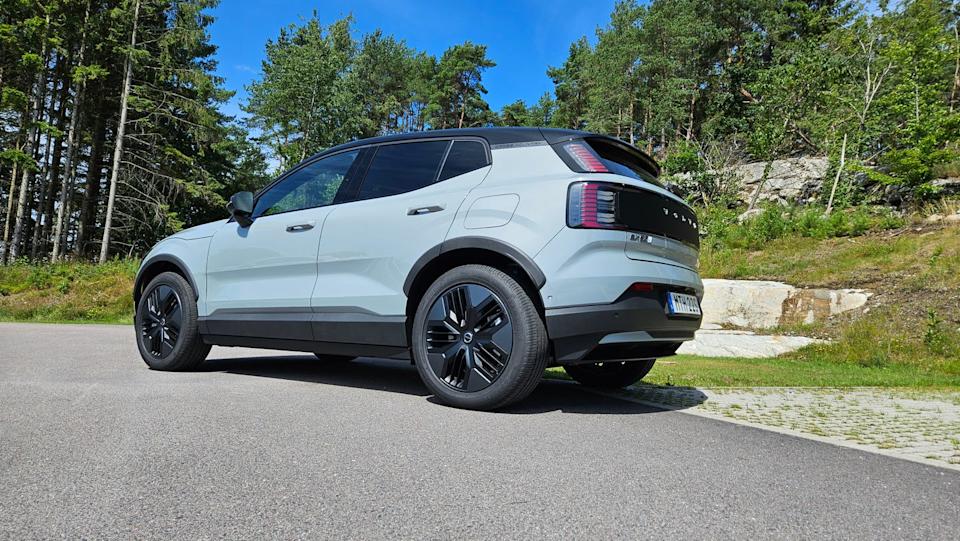 2026 volvo ex30 cross country