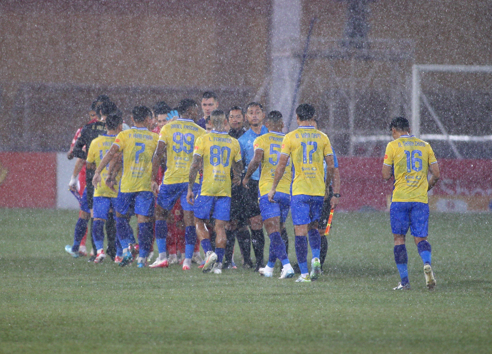 Trận thủy chiến 6 bàn thắng của CAHN vs Hà Nội FC