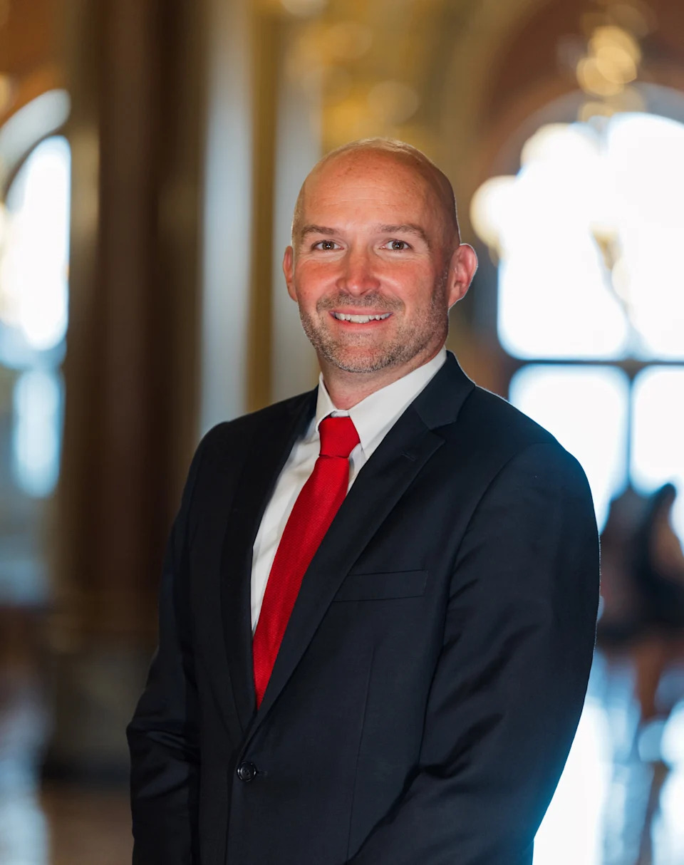 Former Department of Administrative Services chief Adam Steen joins Iowa governor's race