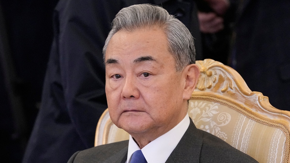 王毅轉抵阿富汗訪問　出席中阿巴三方外長對話