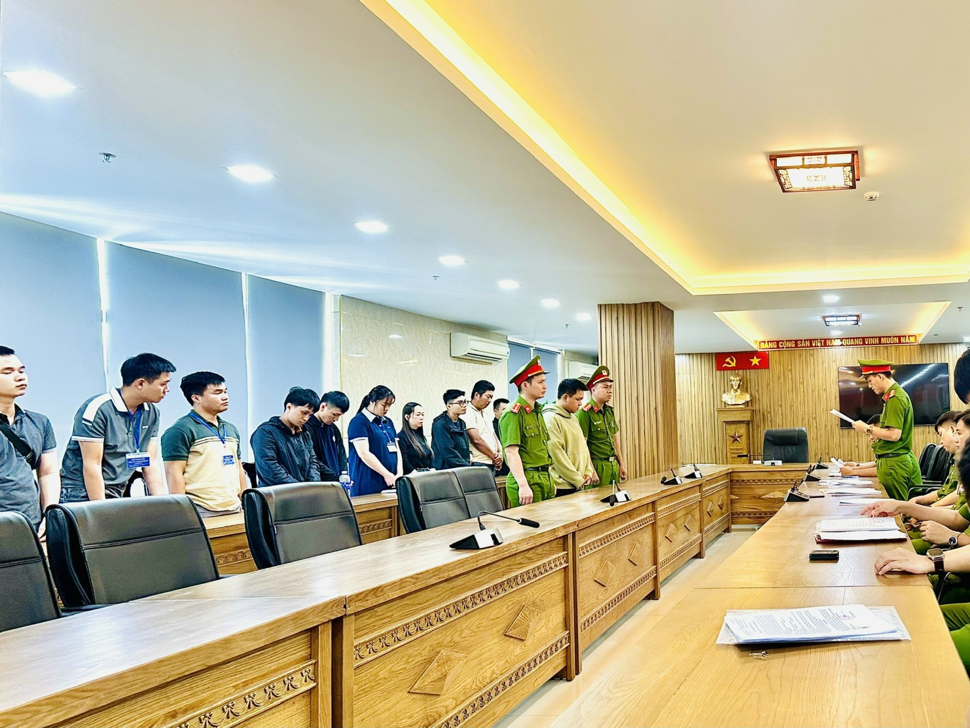 Tội phạm rửa tiền bắt tay với cán bộ ngân hàng, hệ lụy tiêu cực cho xã hội