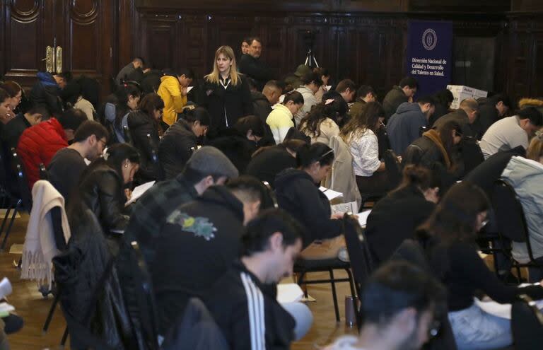 A 141 médicos se les exigió repetir el examen, esta vez en el Palacio Libertad