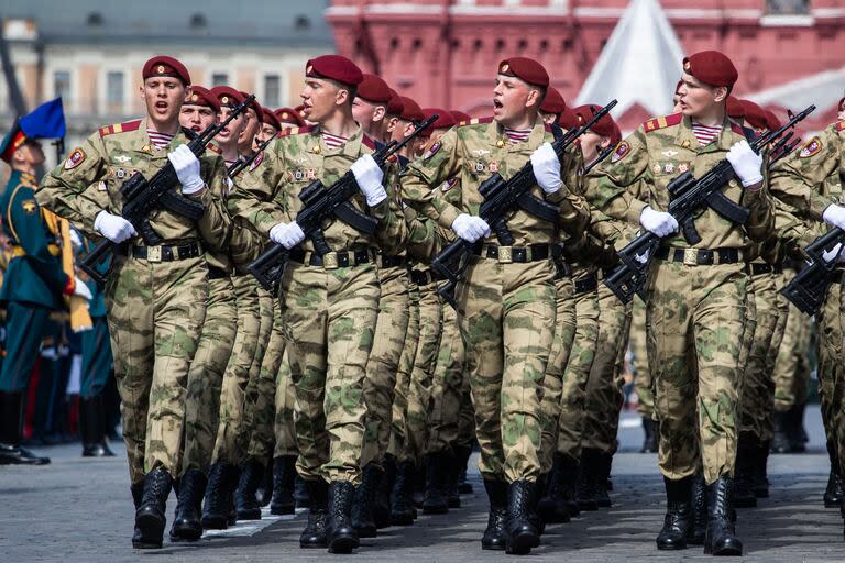 Los sueldos en el ejército, que hoy representan varias veces el salario medio ruso.