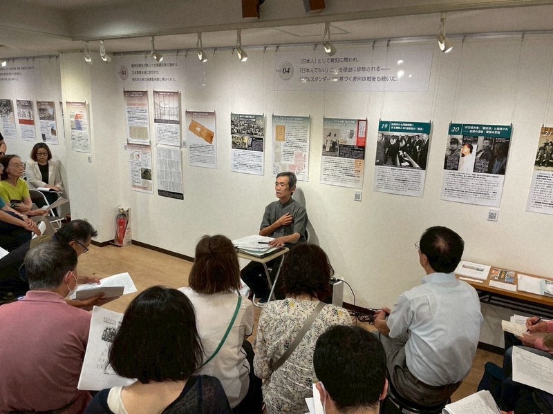 講演会には40人以上が訪れ、BC級戦犯とされた方々の人間らしいエピソードに笑いも起きた＝東京都新宿区の高麗博物館で、明治大・山本亮撮影