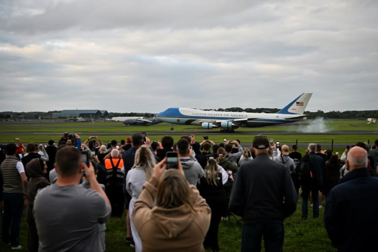 El avión presidencial estadounidense Air Force One aterriza en el aeropuerto de Prestwick, en el sudoeste de Escocia, el 25 julio de 2025 (ANDY BUCHANAN)