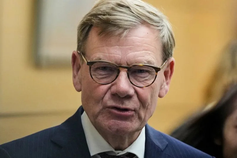 German minister says must respond to Russian attacks on Kyiv