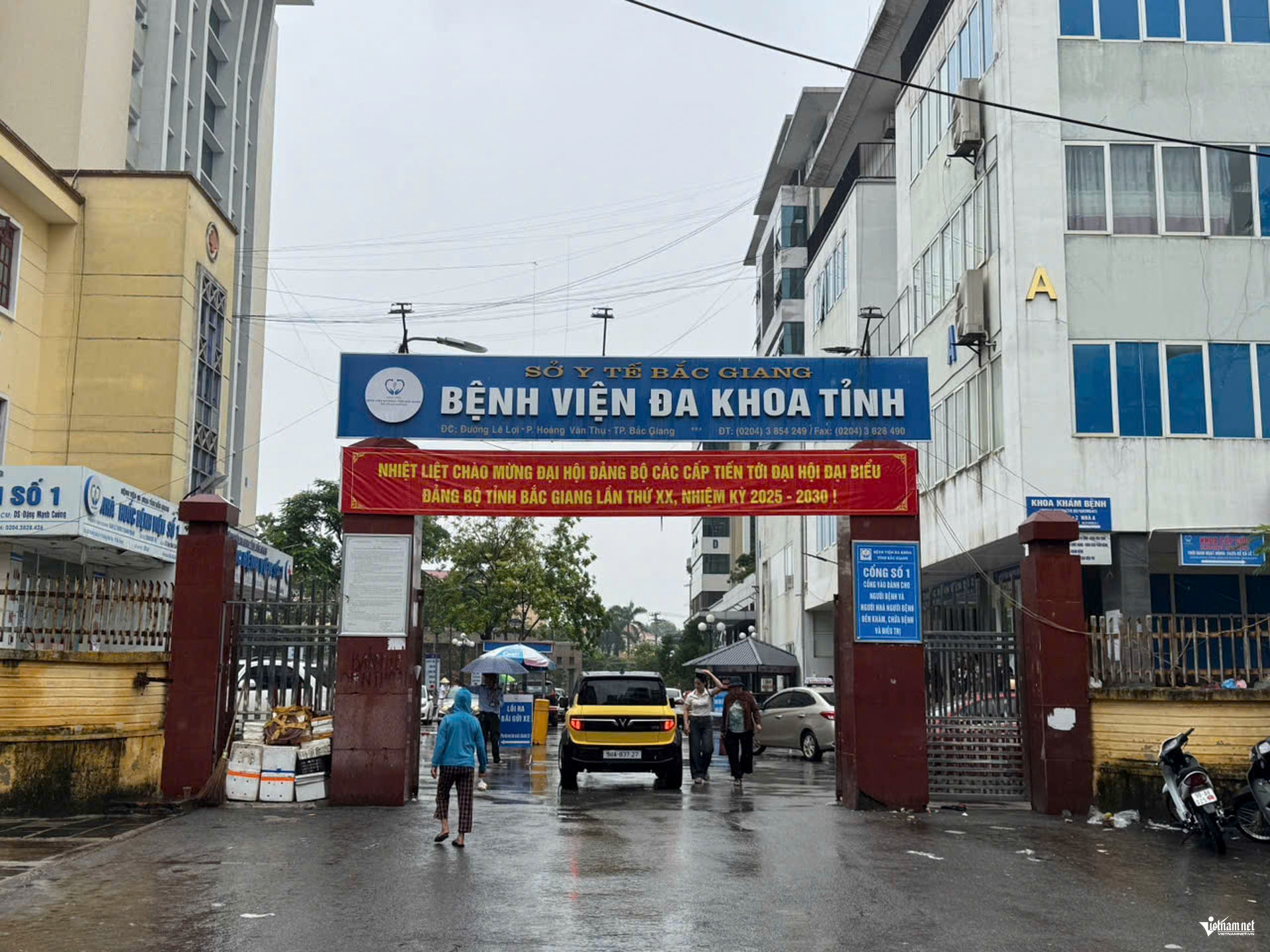 Tạm đình chỉ 3 cán bộ bệnh viện sau vụ thu 21 triệu tiền xe cấp cứu