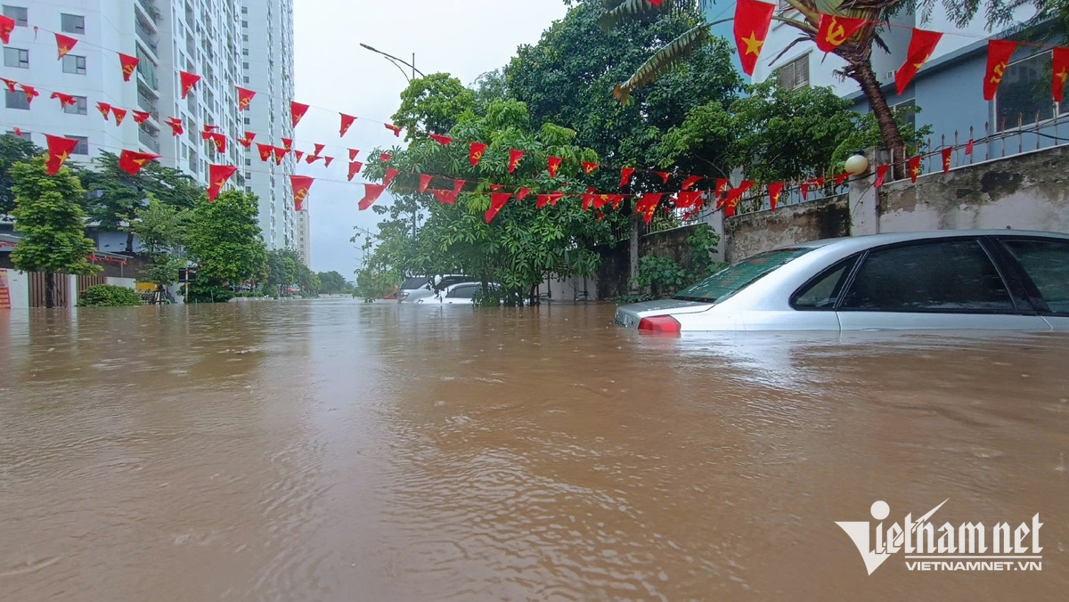 Mực nước dâng cao, Hà Nội phát lệnh báo động lũ trên hai sông