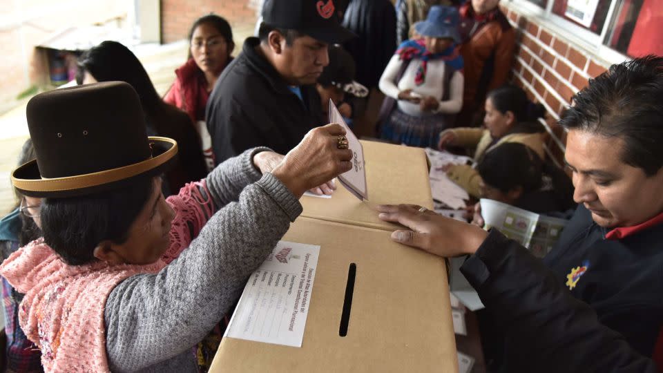 Evo Morales, excluido de las elecciones bolivianas, no sabe cómo responder a amenazas de arresto
