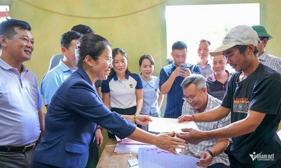 Chủ tịch tỉnh gỡ nút thắt 'sổ đỏ' cho gần 500 đồng bào Đan Lai xóa nhà tạm