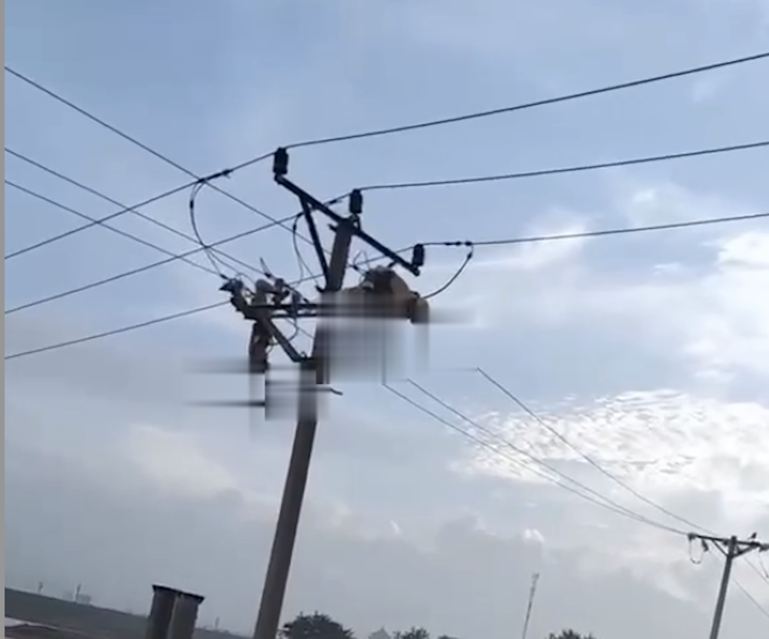 Người đàn ông ở Hà Nội tử vong khi đang sửa đường dây trên cột điện