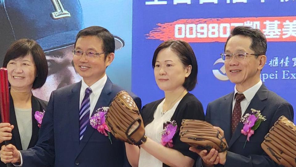 台灣首檔股債平衡ETF 00980T上櫃掛牌！股債73自動網羅那斯達克強勢股