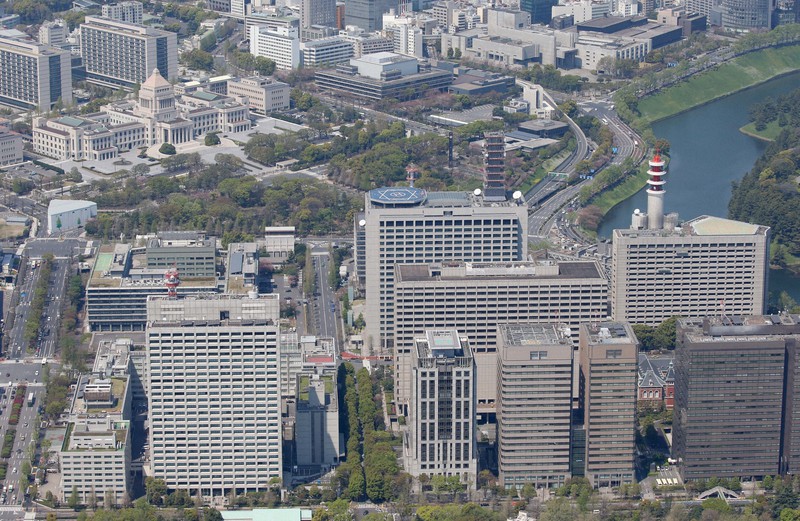 26年度予算の概算要求、総額120兆円超の見通し　過去最大更新へ