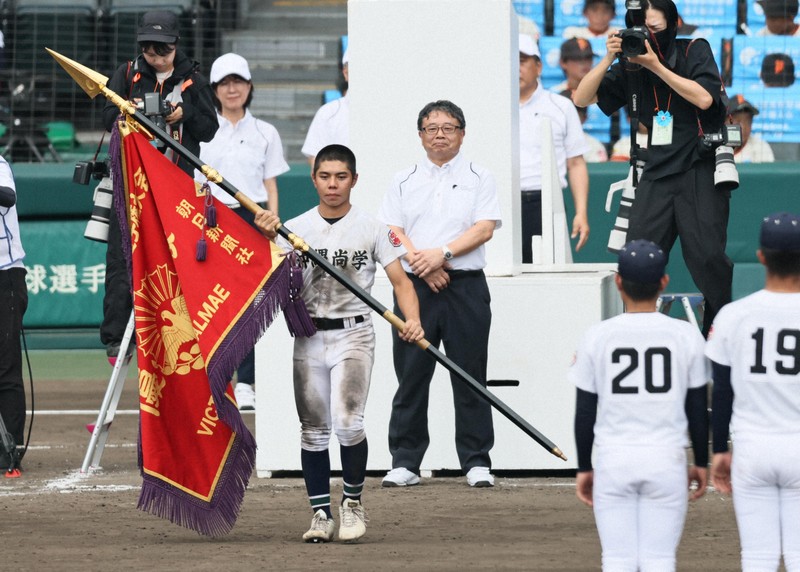 初優勝の沖縄尚学・真喜志主将「相手にも感謝したい」　夏の甲子園