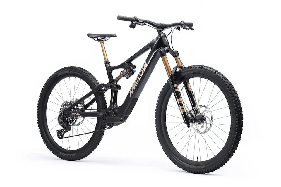studio image of the Amflow PL Carbon Pro