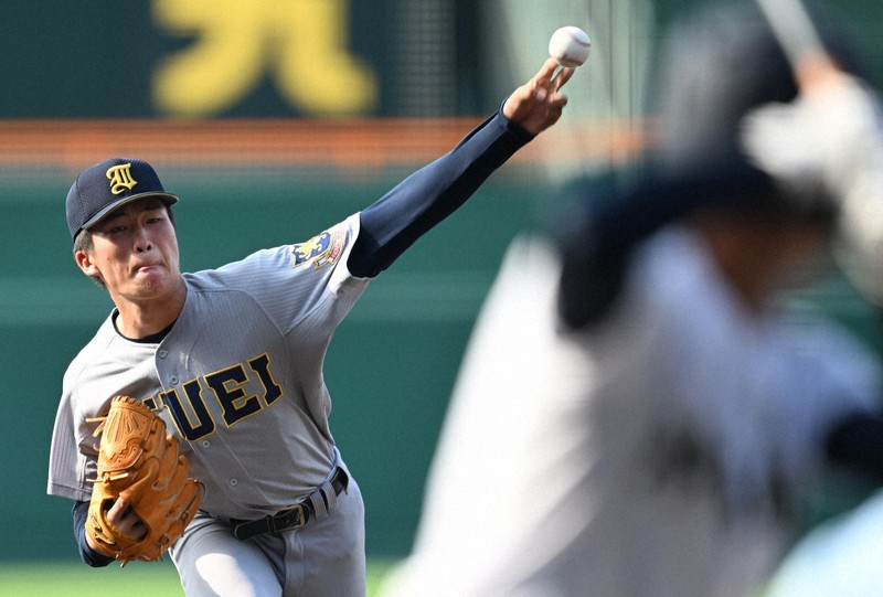 【沖縄尚学－仙台育英】力投する仙台育英の先発・吉川＝阪神甲子園球場で2025年8月17日、平川義之撮影