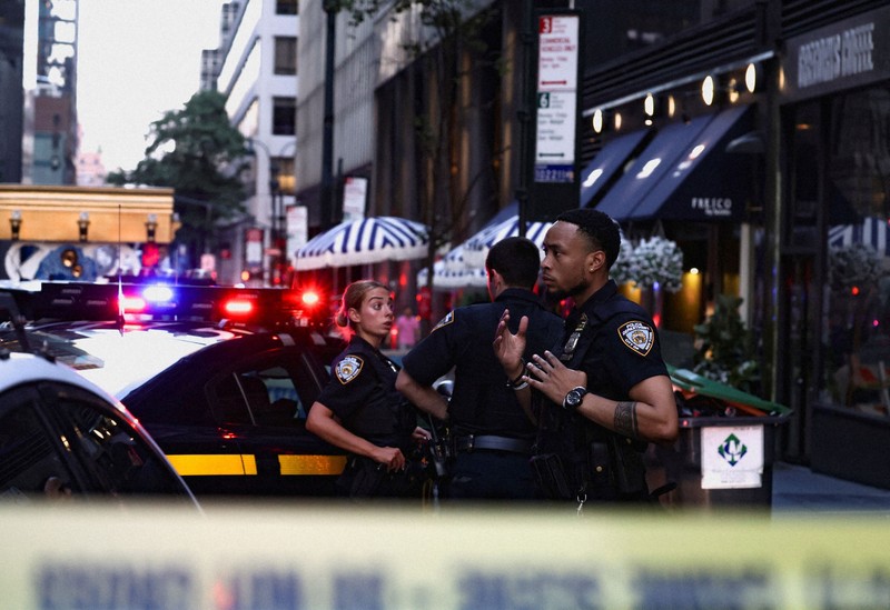 NY日本総領事館近くで銃撃　警察官が死亡、2人負傷　米報道
