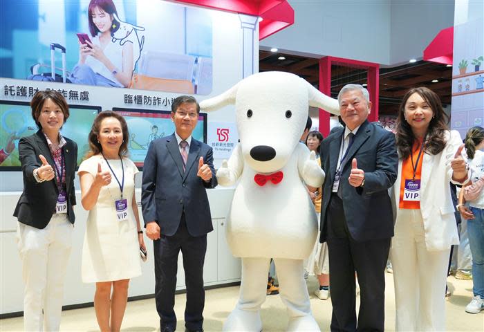 台新新光金2025高齡健康產業博覽會啟動智慧理財
