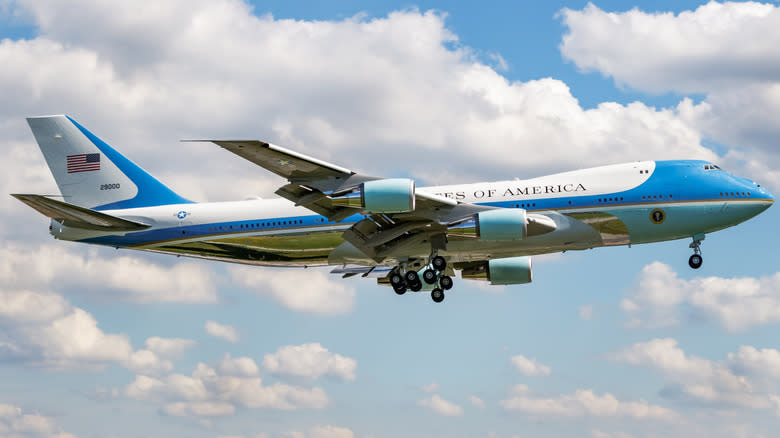 A Boeing 747-200 VC-25A Air Force One 92-9000 passenger plane