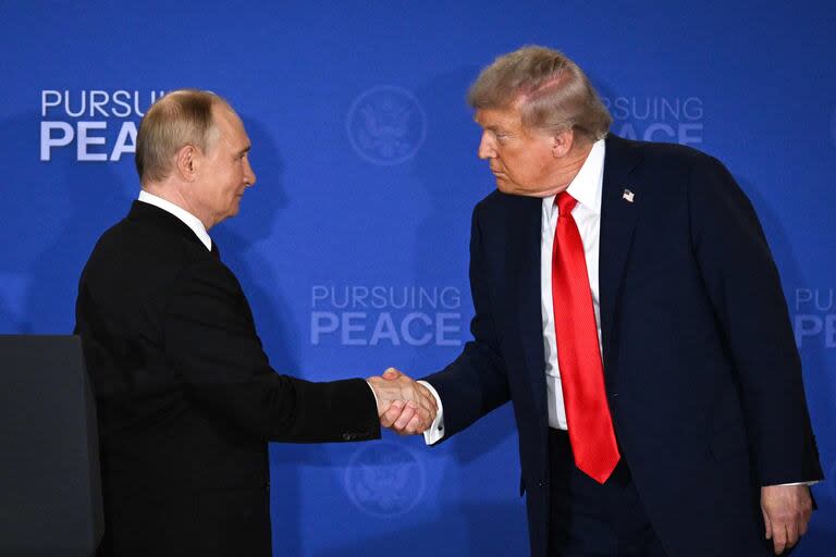 Trump sube la presión sobre Zelensky antes de recibirlo en la Casa Blanca y exige concesiones a Rusia