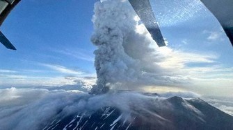 カムチャツカ半島で新たに火山が600年ぶり噴火　巨大地震と関連か