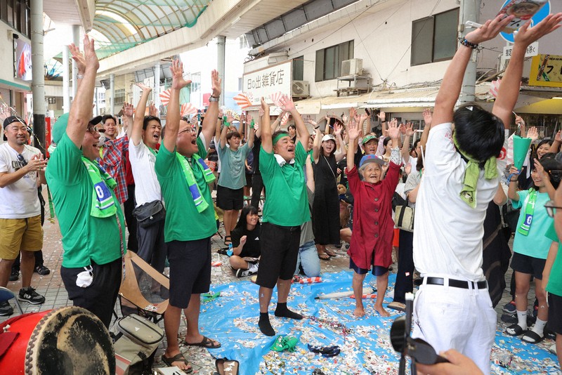 「チバリヨー!沖縄尚学」　平和通り商店街でも熱い声援　夏の甲子園