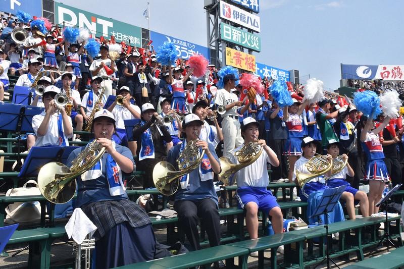 綾羽の友情応援に近江ブラバン、甲子園に響く「HOT　LIMIT」