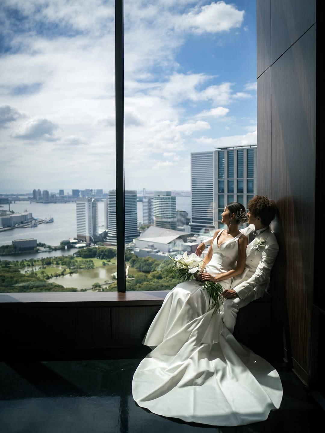 結婚式から丸1年でもラブだだ漏れ…元カリスマモデル四天王〝ウエディングフォト〟再投稿！激似夫にも「ほんとにそっくり」「兄妹って言われても…」の声
