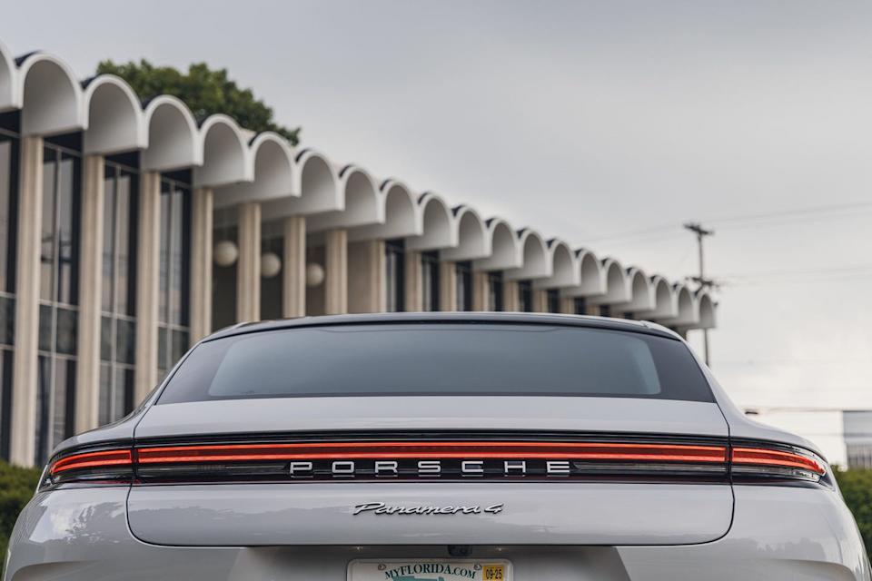 2025 porsche panamera 4 ehybrid