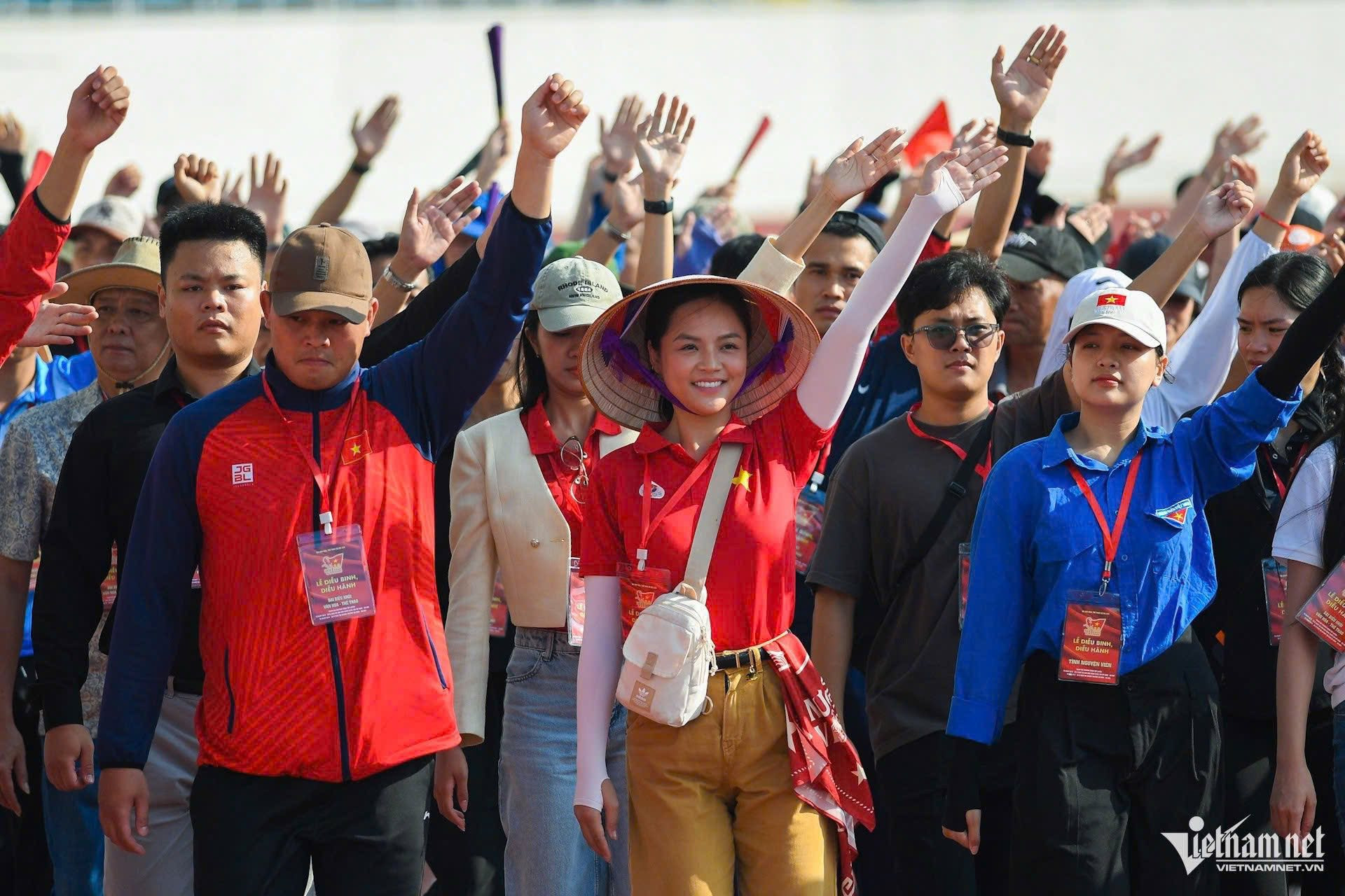 Diễn viên Thu Quỳnh tiết lộ mẹ ruột là Thượng tá quân đội, 'sĩ đến hết đời' với A80