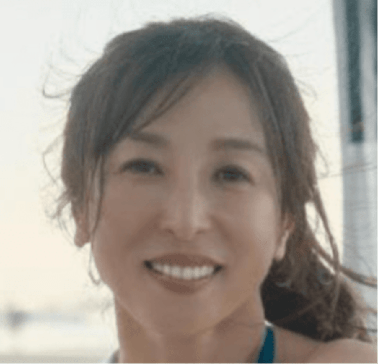 ハイレグ姿で一世を風靡、3歳下ゴルファーとの“玉の輿婚”、56歳で“衝撃の水着姿”に…27年ぶり写真集のかとうれいこ（56）の「脱いで着て脱いで」な人生