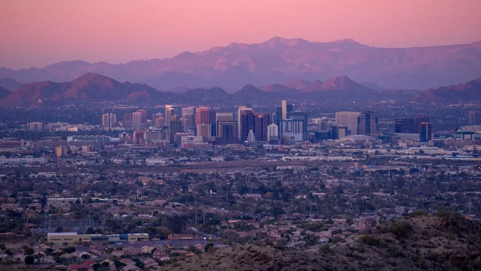 Towering dust storm sweeps across Phoenix