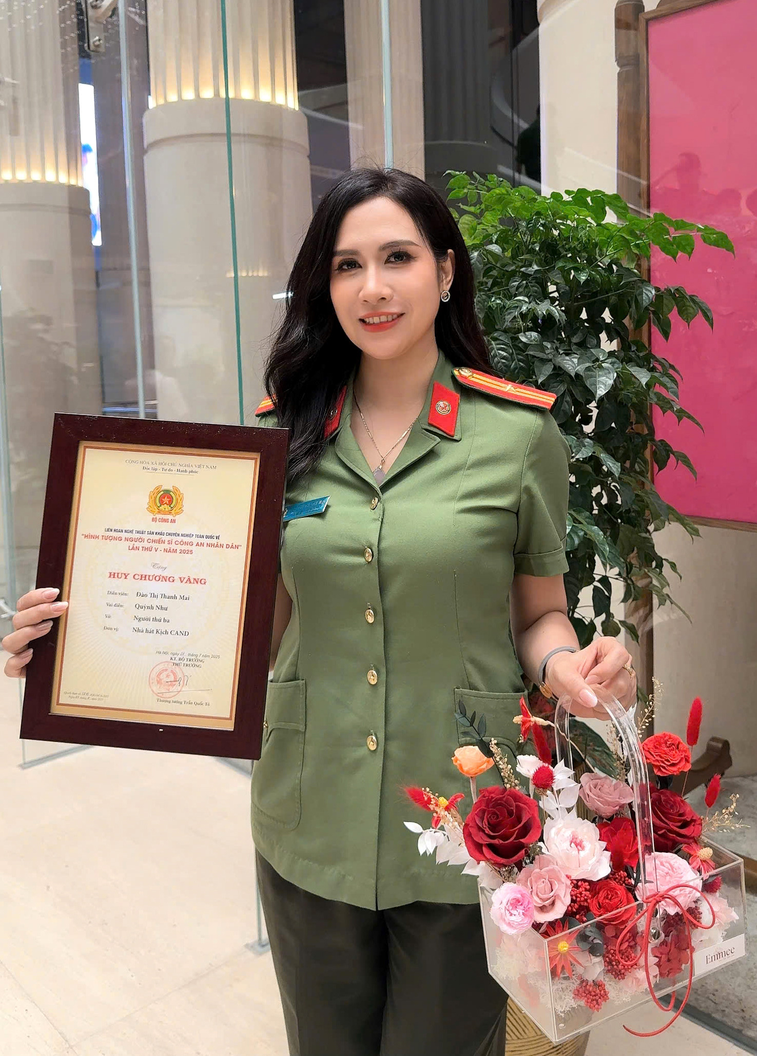 Thiếu tá công an Trúc Mai kể về chồng cùng nghề, không sợ bị ném đá vì vai ác