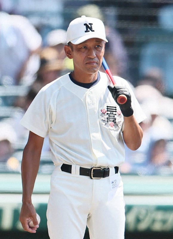 【日大三－関東一】日大三の三木有造監督＝阪神甲子園球場で2025年8月19日、玉城達郎撮影