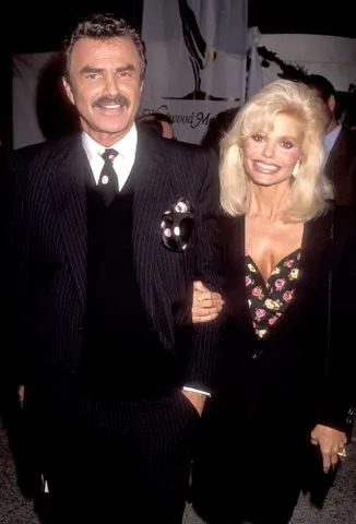 Ron Galella, Ltd./Ron Galella Collection via Getty Burt Reynolds and Loni Anderson attend the 43rd Annual Primetime Emmy Awards Nominees Cocktail Reception on August 20, 1991