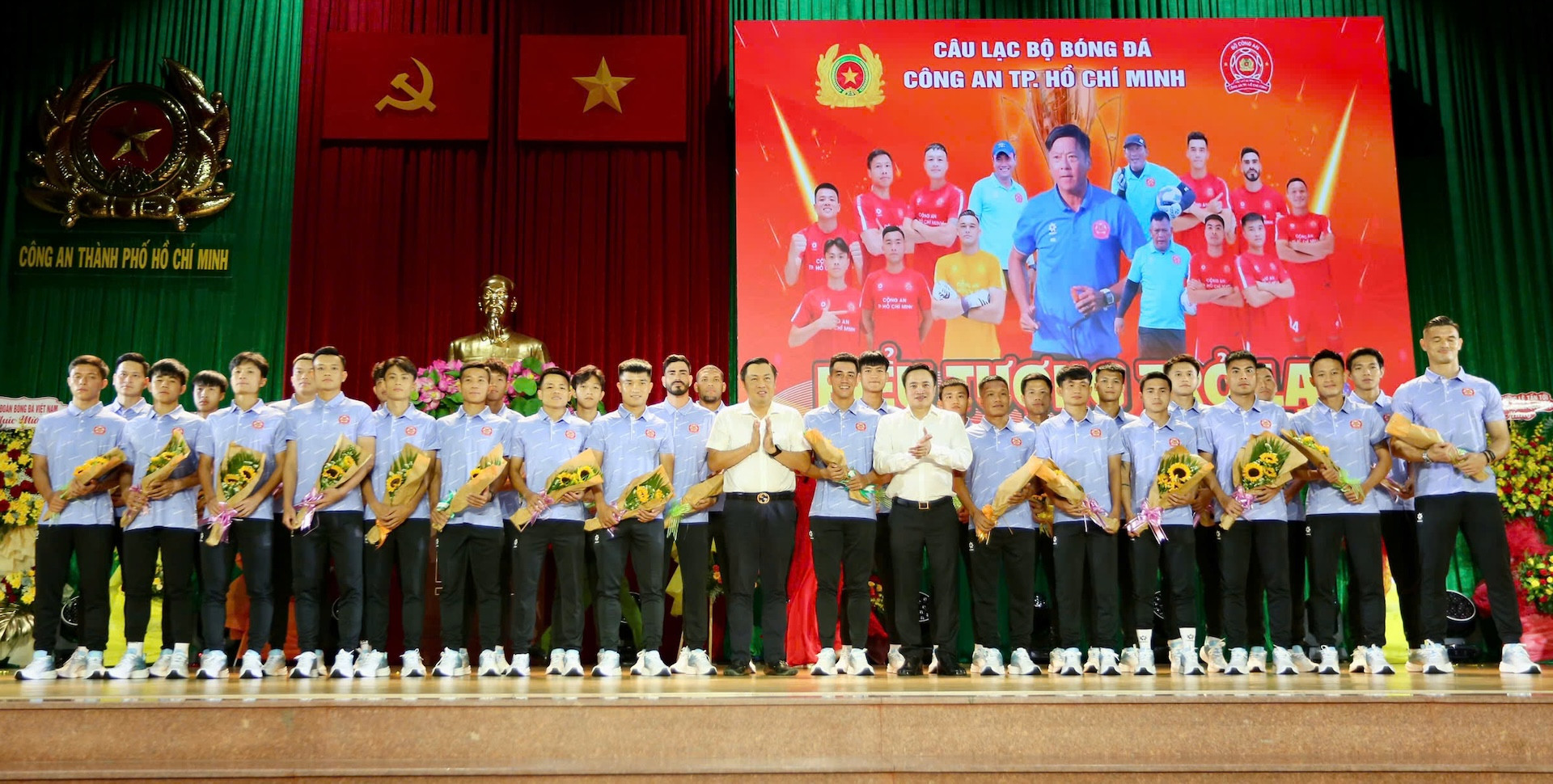 CLB CA.TPHCM xuất quân, trình làng Tiến Linh và trung vệ 1 triệu euro