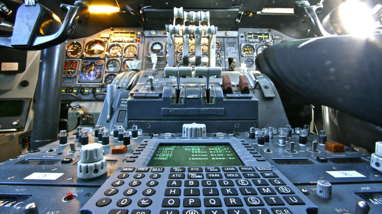 A Boeing 747 Classic cockpit with triple FMS modification