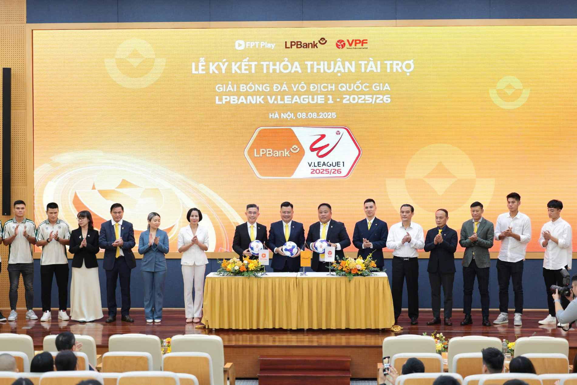 9,5 tỷ đồng cho 3 đội dẫn đầu V-League 2025/26